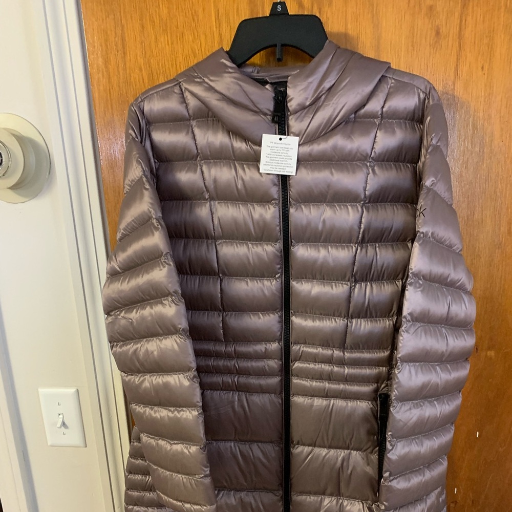 CALVIN KLEIN PXL PUFFER COAT/NWT/ROSE GOLD NWT/HOOD/ZIPPERED POCKETS/LIGHTWEIGHT